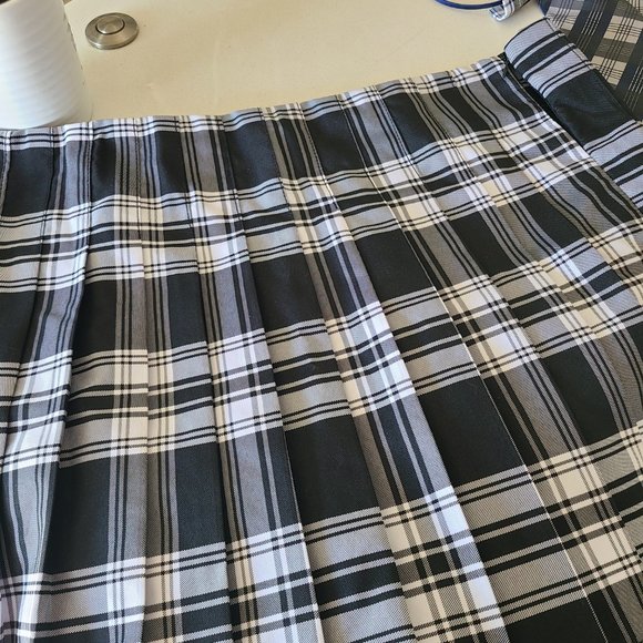 Schoolgirl Halloween Costume - Plaid Skirt, Tie and Hairband XXL 19 - Picture 3 of 3